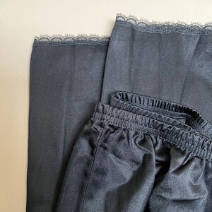 Vanity Fair Mid-Calf Length Black Slip  M